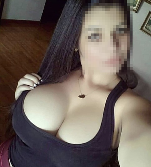 Görüşmelerini evinde Yapan fetish escort